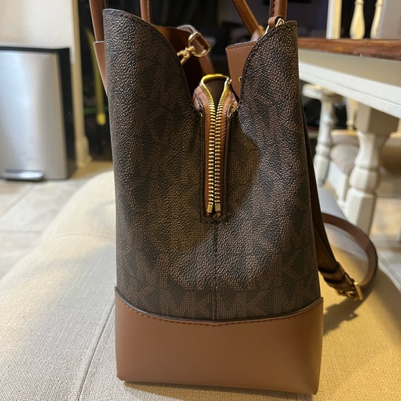 Michael Kors Purse - Picture 15 of 15